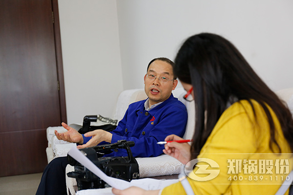 易彩堂官网手艺总监贾金岭接受劳模风范栏目采访