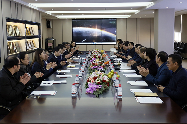 河北省工业和信息化厅厅长龚晓峰莅临易彩堂官网